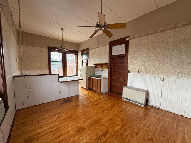 Building Photo - 302 N Washington St Unit 1