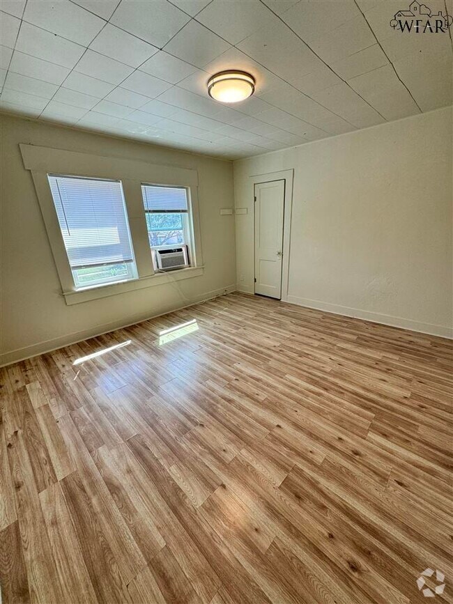 Building Photo - 2304 Roberts Ave Rental
