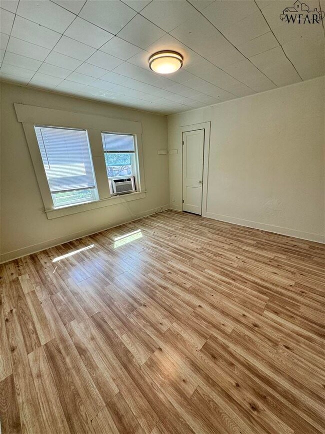 Building Photo - 2304 Roberts Ave Rental