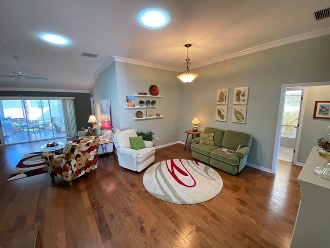 Photo - 1135 Barker Way