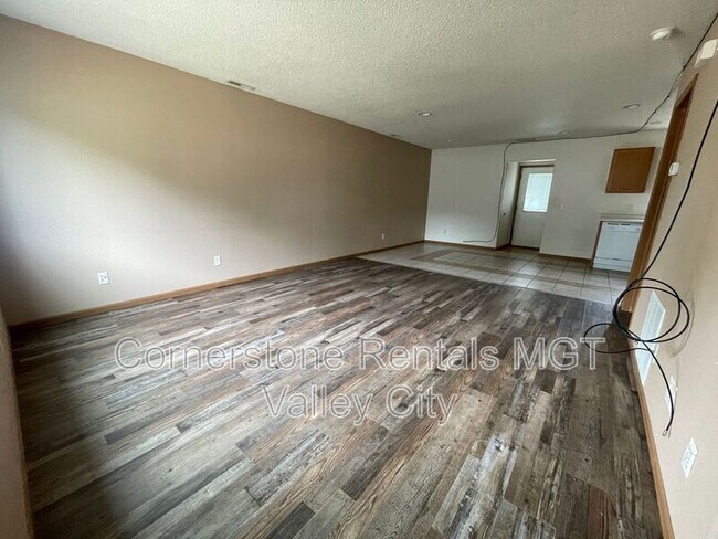 Photo - 540 10th Ave SE