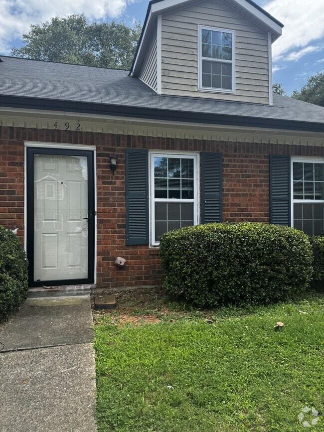 Building Photo - 492 Huntington Road Rental