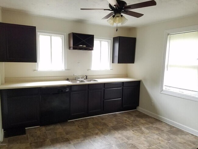 Kitchen - 945 Virginia St SE