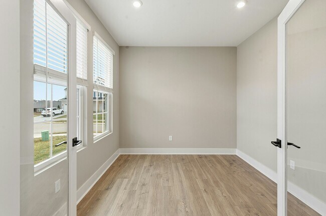 Photo - 521 Coolmore Ct