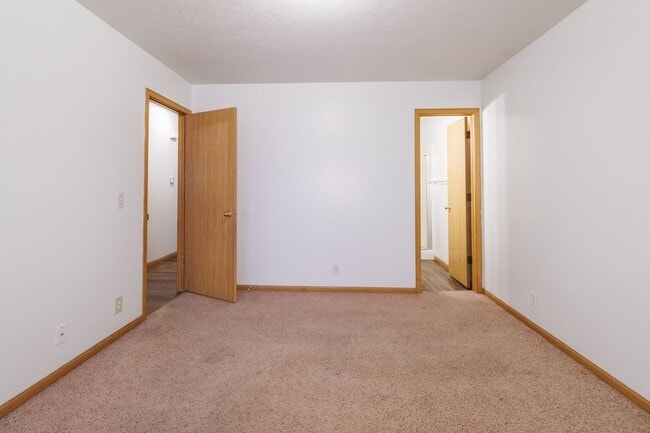 Building Photo - 520-522 Lamont Unit 520