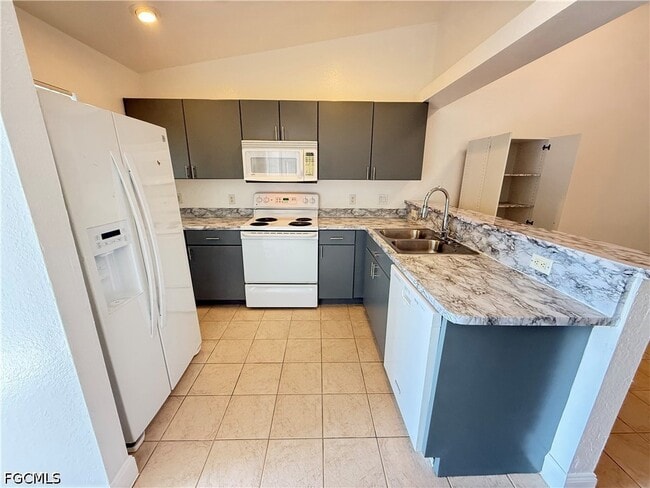 Photo - 700 W 12th St