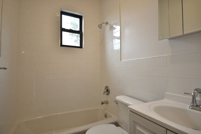 Photo - 2211 De Reimer Ave