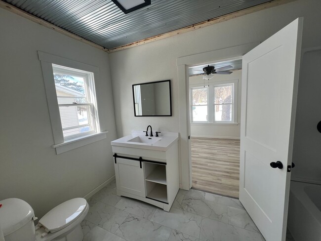 Photo - 909 Forest St