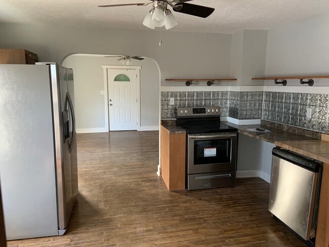 Photo - 409 Samuel Moore Pkwy