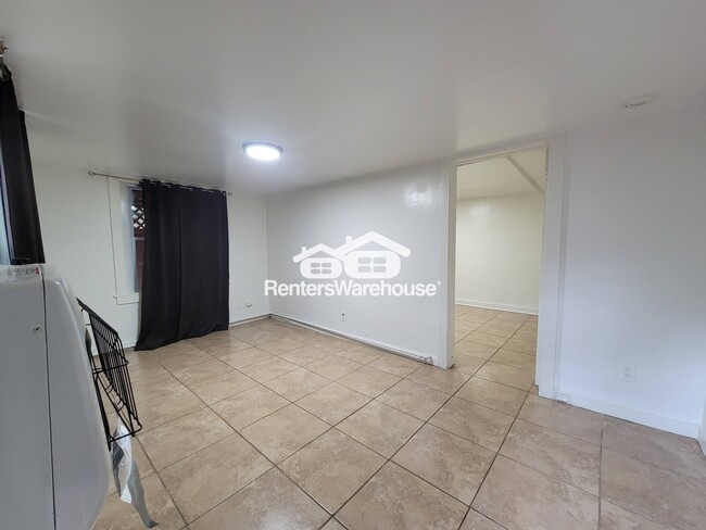 Photo - 1056 Regent St SW