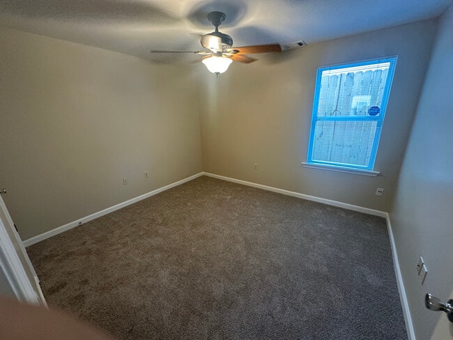 Photo - 1045 E Rossiland Cir