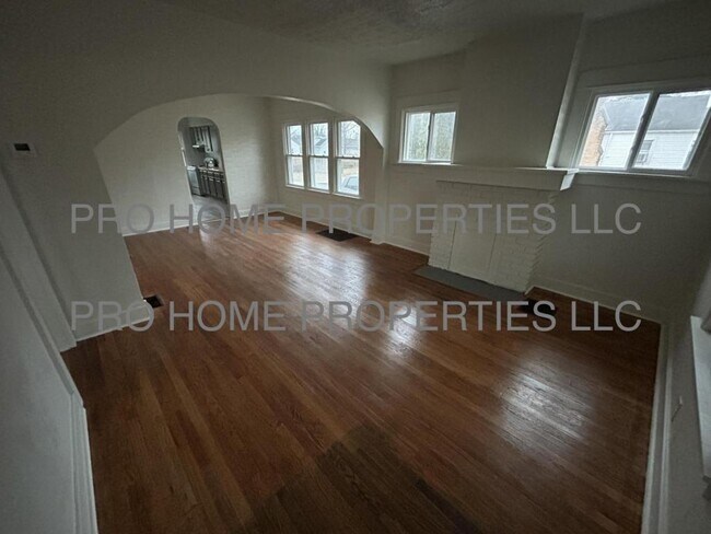 Photo - 400 Walton Ave