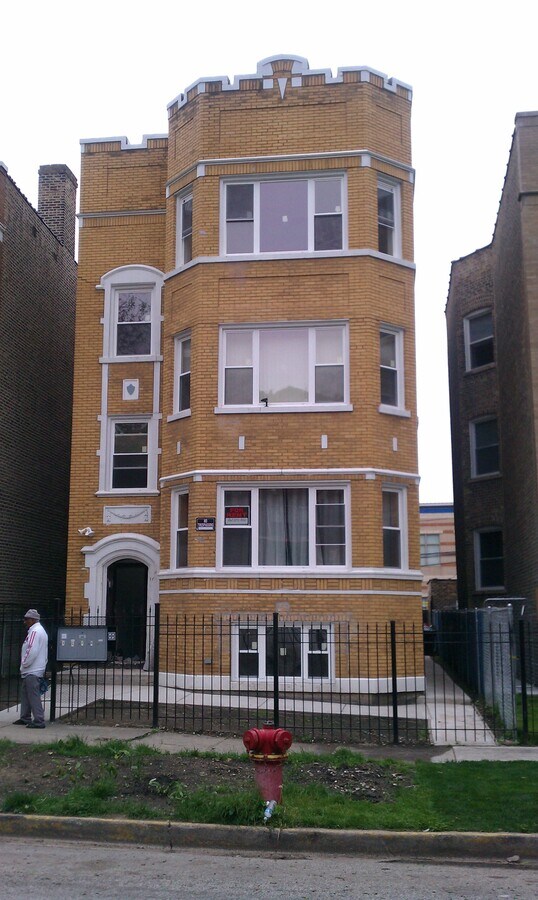 Photo - 6328 N Claremont Ave Unit 3