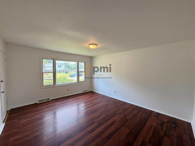 Photo - 5588 Tulip Ave