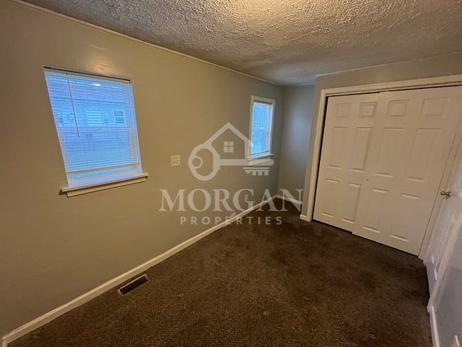 Photo - 830 E 7th St