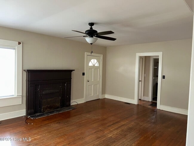 Photo - 2804 Edwards St