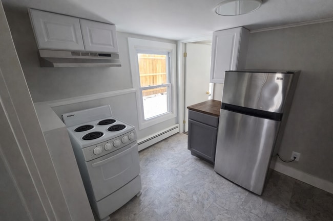 Kitchen - 120 Broad St Unit 1