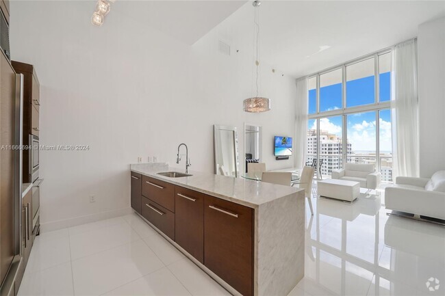 Building Photo - 475 Brickell Ave Unit 2807 Rental