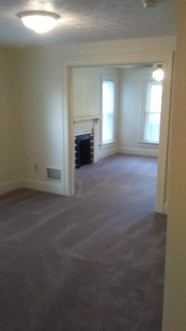 Building Photo - 11 Gilbert Ave Unit 11B