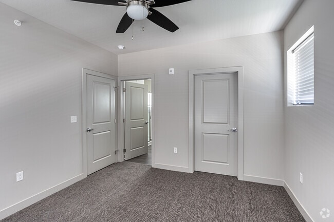 3BR, 2.5BA - 1361 SF