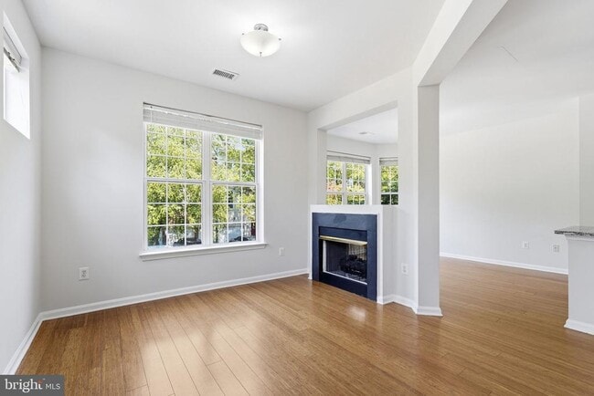 Building Photo - 6495 Tayack Pl Unit 204