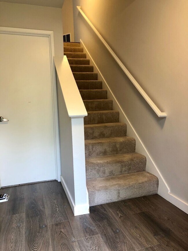 Kirkland Townhome with 2 Bedroom 2 En Suit... House Rental in Kirkland, WA