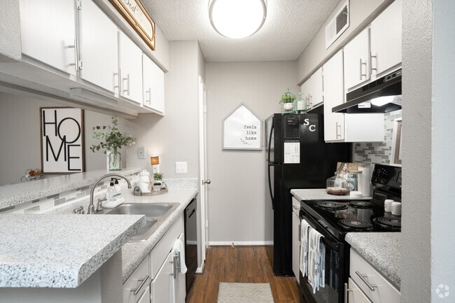 Cozumel 1BD, 1BA - 617SF - Kitchen