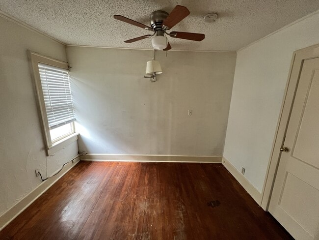 Photo - 827 E Main St