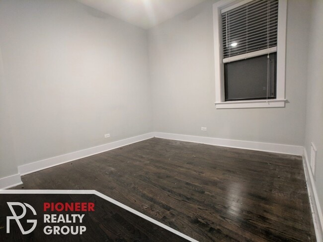 Photo - 1946 W Nelson St Unit 2