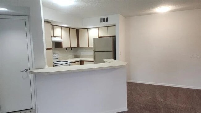 Photo - 1 Bed / 1 Bath Condo in Venetian Place, East Orlando nr Airport