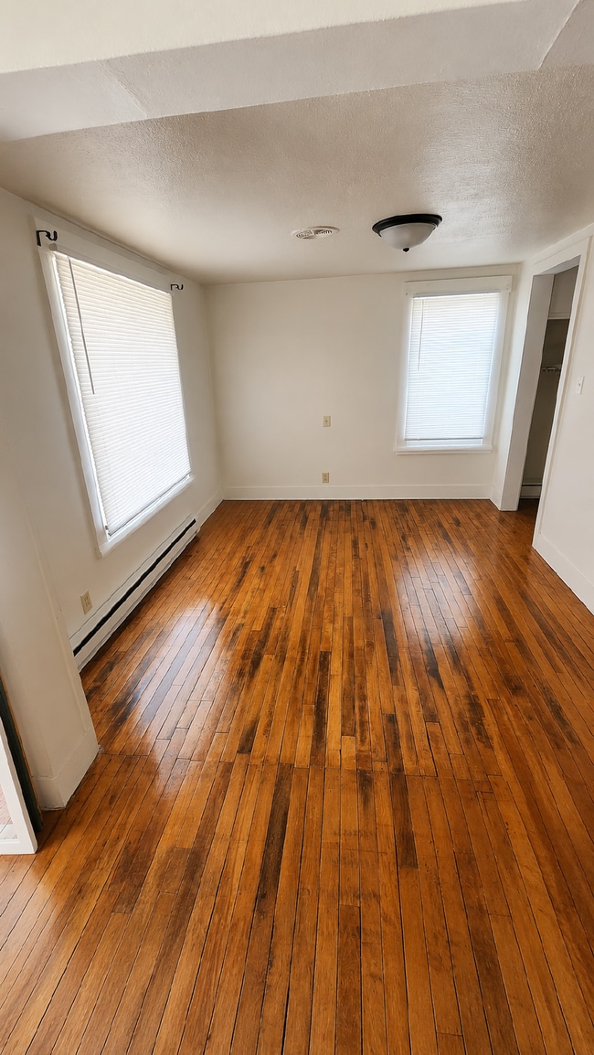 Photo - 2 Bedroom, 1 Bathroom House For Rent - Newly Remodeled Kitchen & Bathroom!
