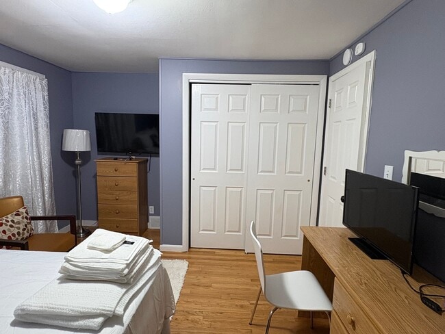 107 Robert Dr Unit Room # 1