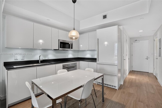 Building Photo - 1010 Brickell Ave Unit 3510
