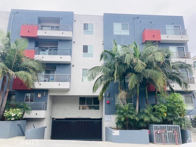 Building Photo - 5026 Rosewood Ave Unit 206 Rental