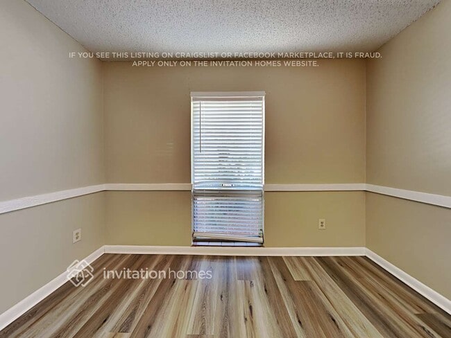 Photo - 111 Fox Valley Ct