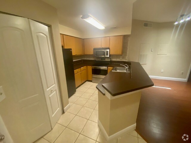 Building Photo - 2550 SW 18th Terrace Unit 2114 Rental