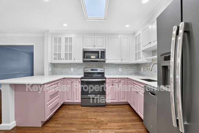 Photo - 2408 Hawthorne St