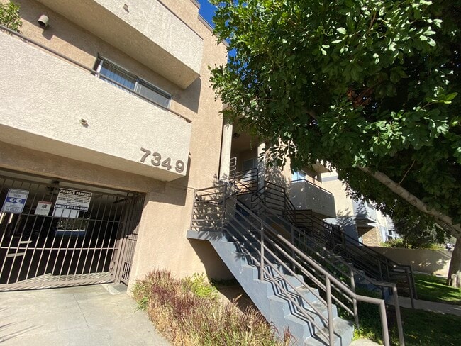 Building Photo - 7349 Balboa Blvd Unit 1