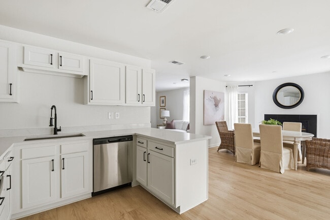 Photo - Harper Flatts