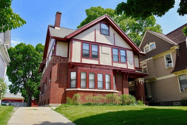 Building Photo - 231 Lyon St NE Unit 2