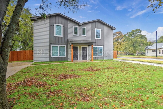 Building Photo - 603 W Johnson St