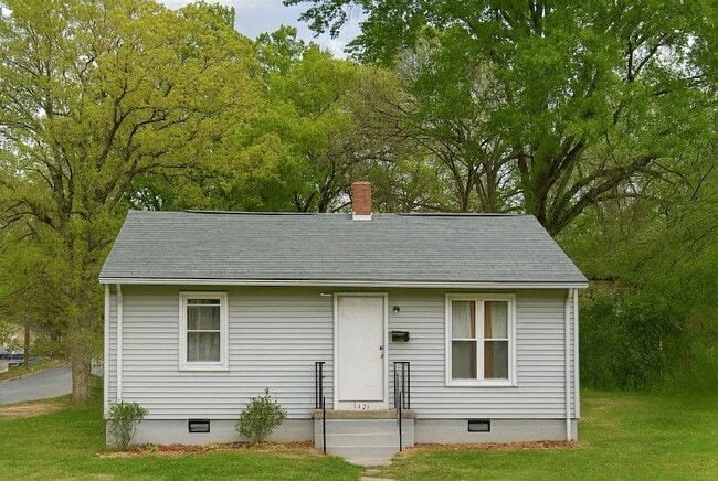 Building Photo - 1201 Highland Ave Unit A