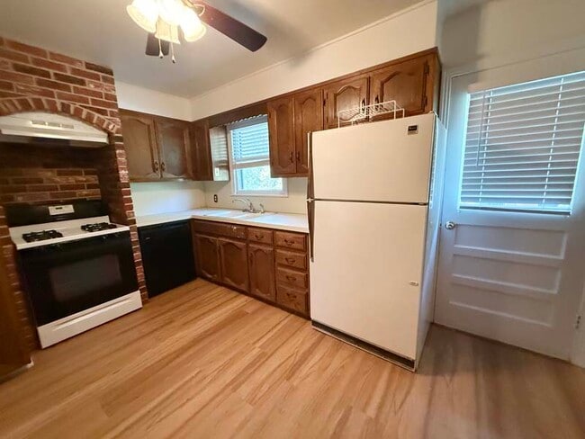 Photo - 121 N 28th St