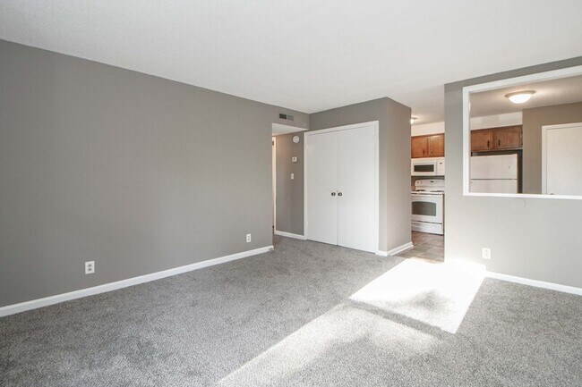 Photo - 807 Golf View Pl