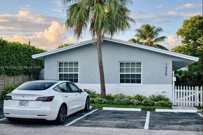 Photo - 1529 SW 22nd St Unit 2