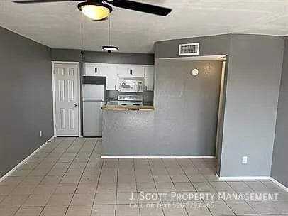 Building Photo - 525 E Peppertree Ave Unit 3