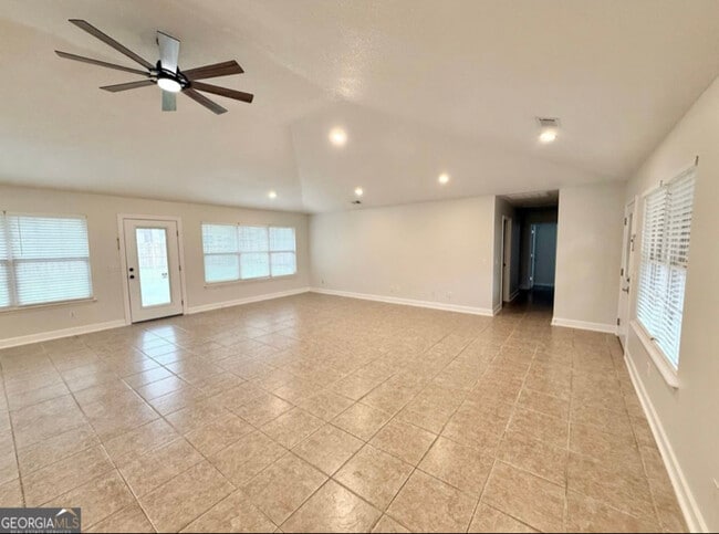 Photo - 206 Willow Dr