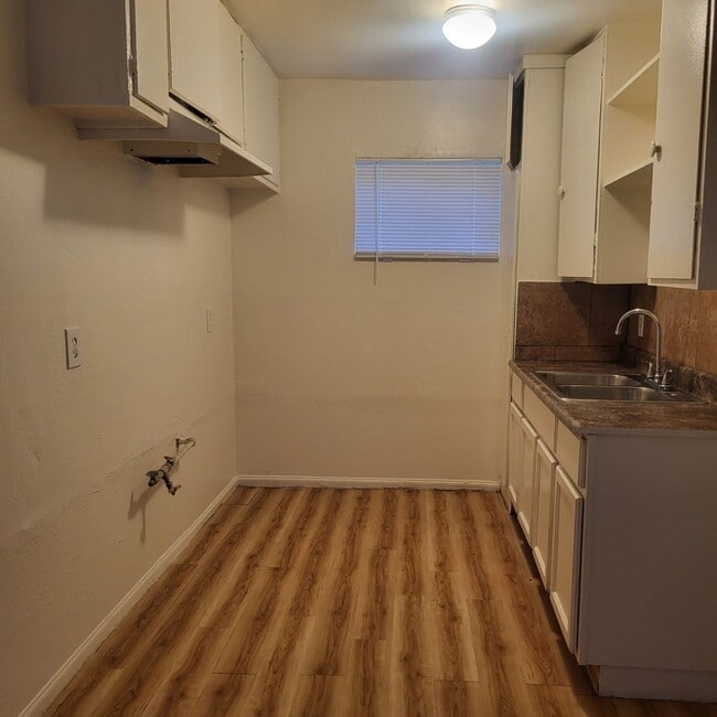 2315 W Compton Blvd Unit B - 2315 W. Compton Blvd