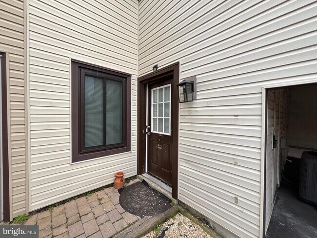 Photo - 476 Bridge St
