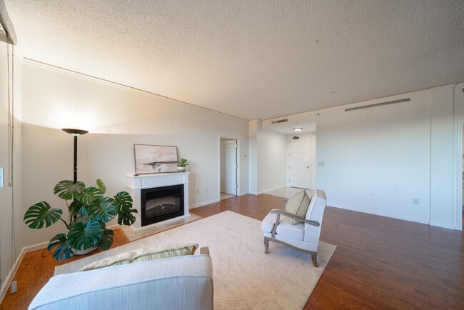 Photo - 1 Towers Park Ln Unidad 317